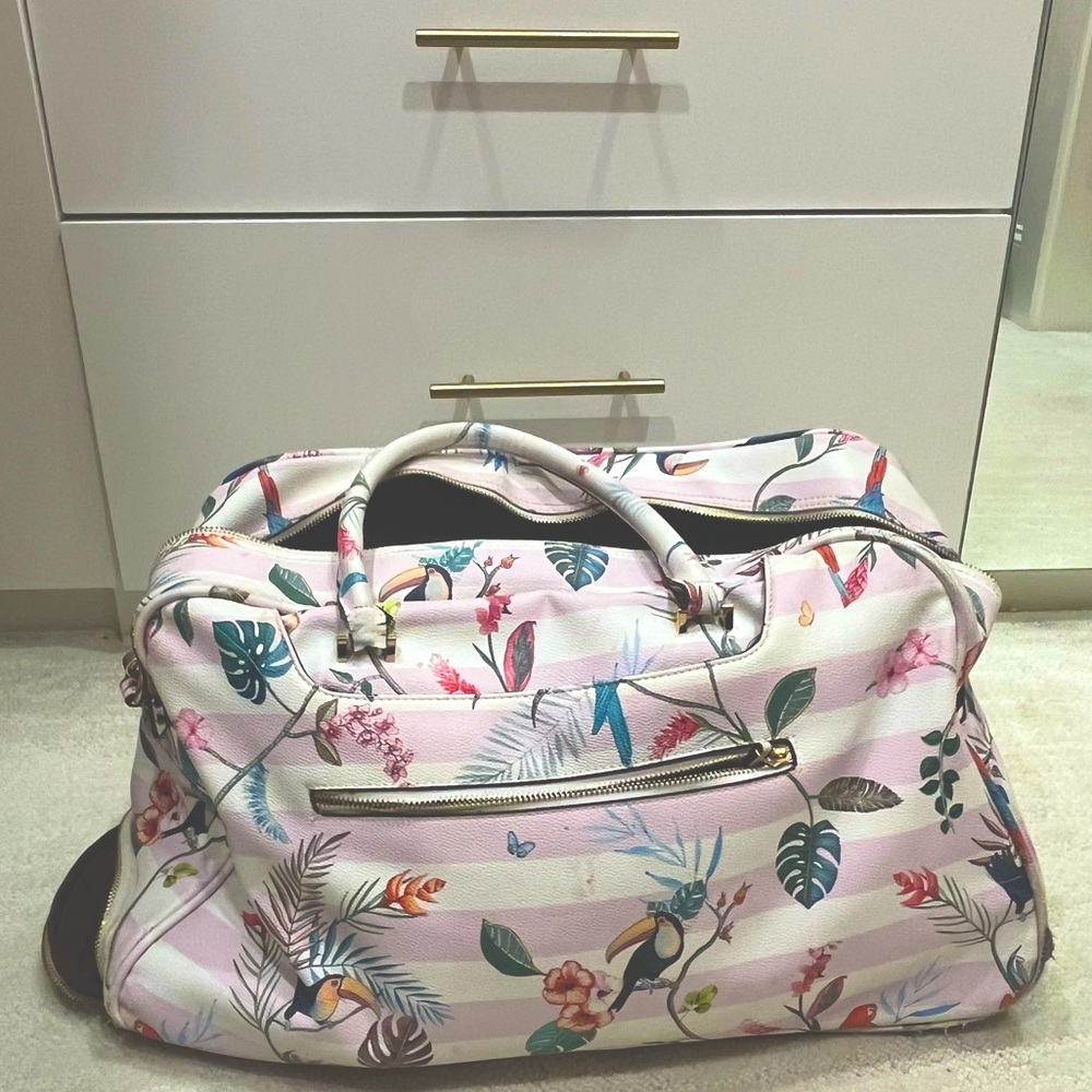 Rolling carry on bag